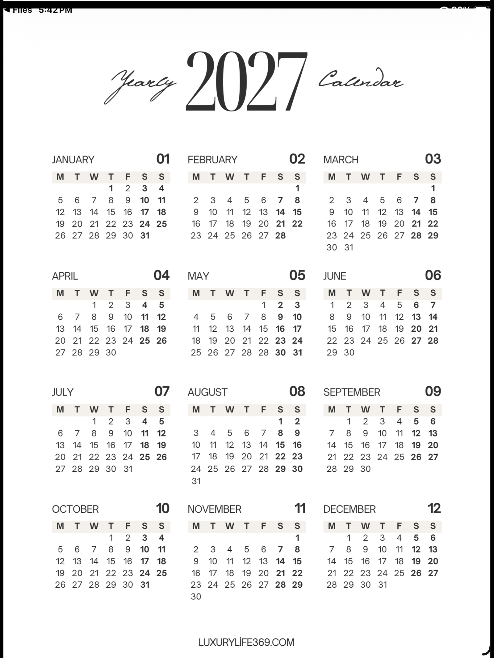 Yearly planner 2027 تقويم سنوي يظهر الأشهر من يناير إلى ديسمبر بتصميم أبيض وأسود أنيق وقابل للطباعة والتعديل.